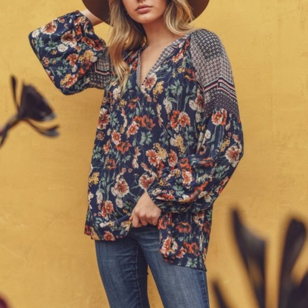 NWT Floral Bubble Sleeve top - Picture 4 of 8